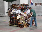 Ausflug Santo Domingo  Verkaufsstand in der Einkaufsstrasse El Conde in der Altstadt von Santo Domingo (DOM).